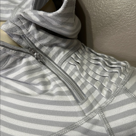Lululemon Run: Back On Track Pullover
White & Silver Stripe lightweight hoodie - Picture 6 of 7